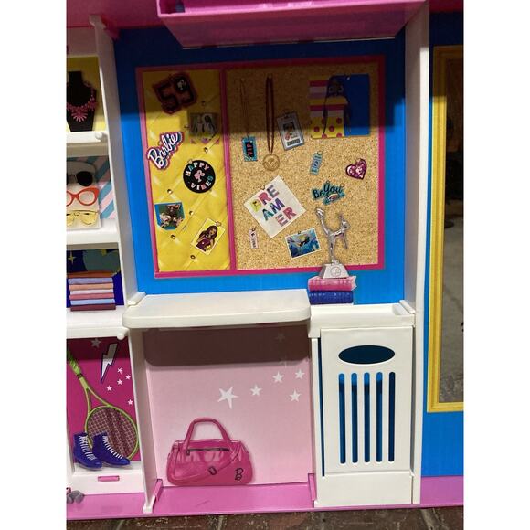 Mattel Barbie Dream Closet Playset With Clothes and Hangers - Picture 12 of 16
